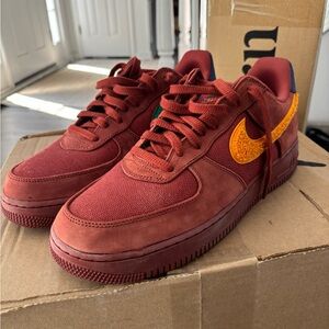 Nike Air Force 1 Low
La Familia